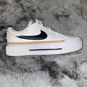 Nike Court Legacy Lift shoes